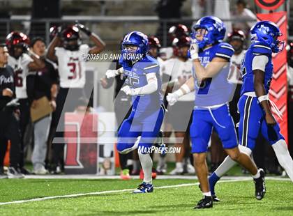 Thumbnail 1 in Weiss vs. Barbers Hill (UIL 5A D1 Football Regional Semifinal) photogallery.