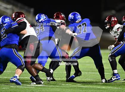 Thumbnail 3 in Weiss vs. Barbers Hill (UIL 5A D1 Football Regional Semifinal) photogallery.