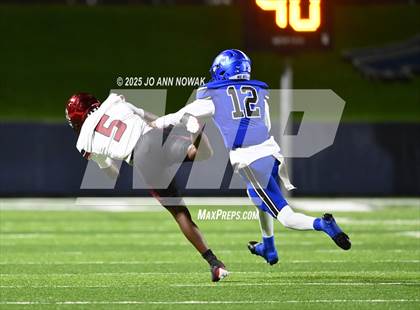 Thumbnail 1 in Weiss vs. Barbers Hill (UIL 5A D1 Football Regional Semifinal) photogallery.