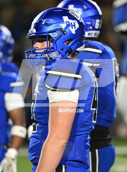 Thumbnail 2 in Weiss vs. Barbers Hill (UIL 5A D1 Football Regional Semifinal) photogallery.