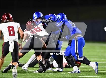 Thumbnail 2 in Weiss vs. Barbers Hill (UIL 5A D1 Football Regional Semifinal) photogallery.