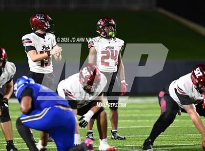 Thumbnail 2 in Weiss vs. Barbers Hill (UIL 5A D1 Football Regional Semifinal) photogallery.