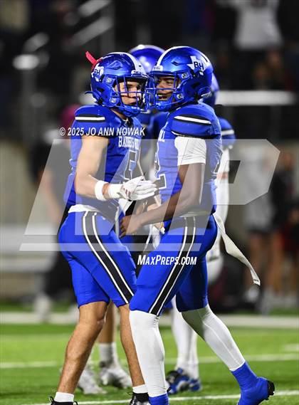 Thumbnail 2 in Weiss vs. Barbers Hill (UIL 5A D1 Football Regional Semifinal) photogallery.