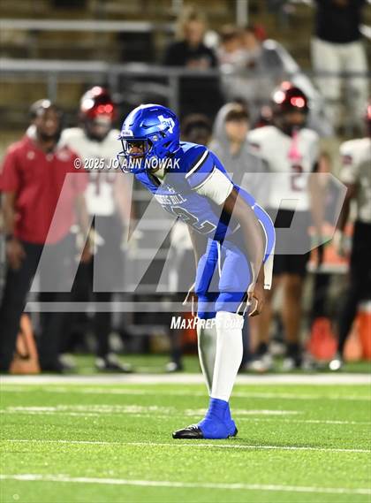 Thumbnail 1 in Weiss vs. Barbers Hill (UIL 5A D1 Football Regional Semifinal) photogallery.
