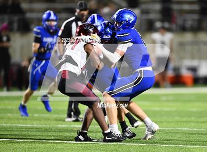 Thumbnail 3 in Weiss vs. Barbers Hill (UIL 5A D1 Football Regional Semifinal) photogallery.