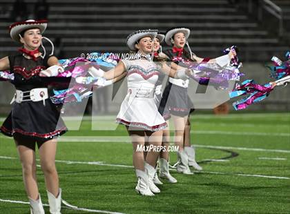 Thumbnail 3 in Weiss vs. Barbers Hill (UIL 5A D1 Football Regional Semifinal) photogallery.