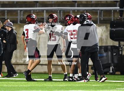 Thumbnail 1 in Weiss vs. Barbers Hill (UIL 5A D1 Football Regional Semifinal) photogallery.
