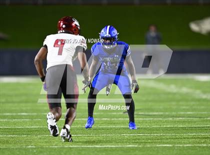 Thumbnail 3 in Weiss vs. Barbers Hill (UIL 5A D1 Football Regional Semifinal) photogallery.