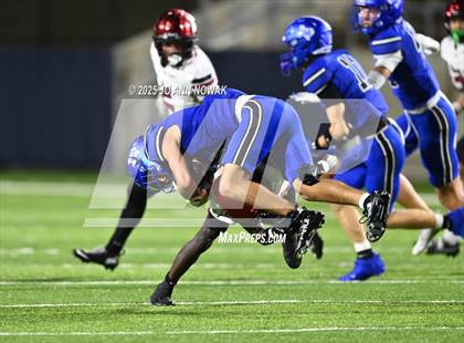 Thumbnail 3 in Weiss vs. Barbers Hill (UIL 5A D1 Football Regional Semifinal) photogallery.