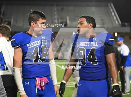 Thumbnail 2 in Weiss vs. Barbers Hill (UIL 5A D1 Football Regional Semifinal) photogallery.