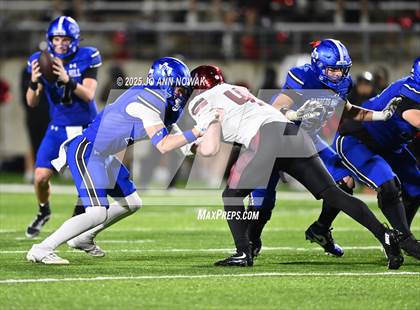 Thumbnail 2 in Weiss vs. Barbers Hill (UIL 5A D1 Football Regional Semifinal) photogallery.