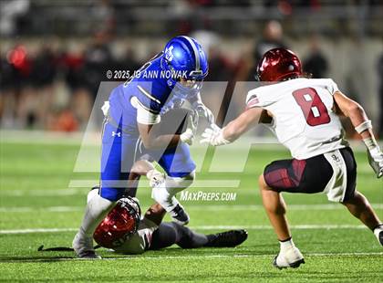 Thumbnail 1 in Weiss vs. Barbers Hill (UIL 5A D1 Football Regional Semifinal) photogallery.