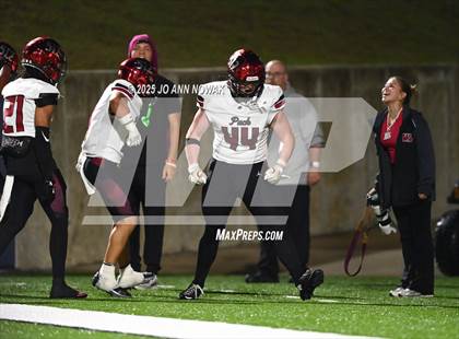 Thumbnail 3 in Weiss vs. Barbers Hill (UIL 5A D1 Football Regional Semifinal) photogallery.