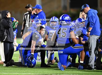 Thumbnail 3 in Weiss vs. Barbers Hill (UIL 5A D1 Football Regional Semifinal) photogallery.