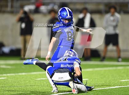 Thumbnail 2 in Weiss vs. Barbers Hill (UIL 5A D1 Football Regional Semifinal) photogallery.