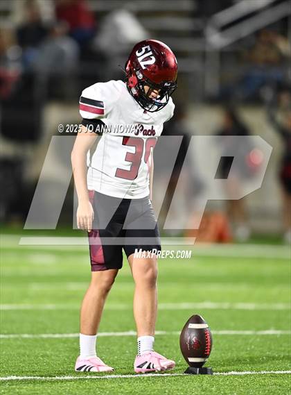 Thumbnail 2 in Weiss vs. Barbers Hill (UIL 5A D1 Football Regional Semifinal) photogallery.