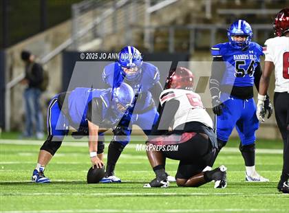 Thumbnail 3 in Weiss vs. Barbers Hill (UIL 5A D1 Football Regional Semifinal) photogallery.