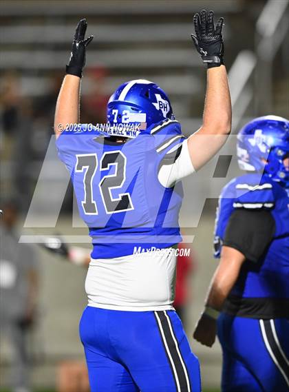 Thumbnail 2 in Weiss vs. Barbers Hill (UIL 5A D1 Football Regional Semifinal) photogallery.