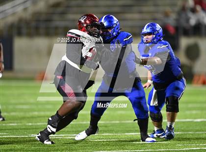 Thumbnail 1 in Weiss vs. Barbers Hill (UIL 5A D1 Football Regional Semifinal) photogallery.