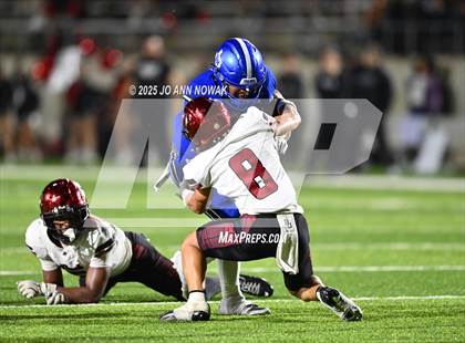 Thumbnail 2 in Weiss vs. Barbers Hill (UIL 5A D1 Football Regional Semifinal) photogallery.