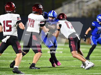Thumbnail 2 in Weiss vs. Barbers Hill (UIL 5A D1 Football Regional Semifinal) photogallery.