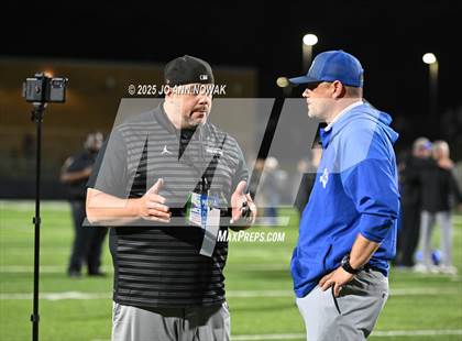 Thumbnail 3 in Weiss vs. Barbers Hill (UIL 5A D1 Football Regional Semifinal) photogallery.