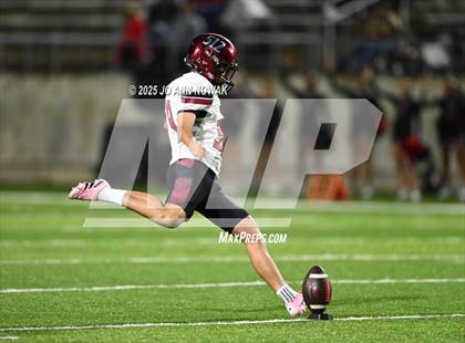 Thumbnail 1 in Weiss vs. Barbers Hill (UIL 5A D1 Football Regional Semifinal) photogallery.