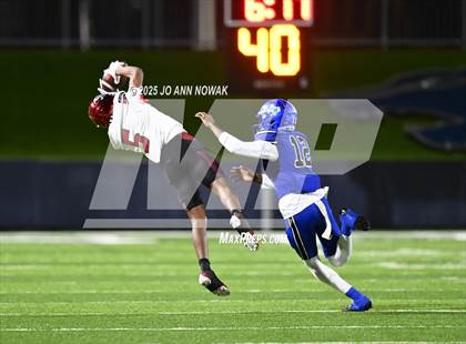 Thumbnail 3 in Weiss vs. Barbers Hill (UIL 5A D1 Football Regional Semifinal) photogallery.