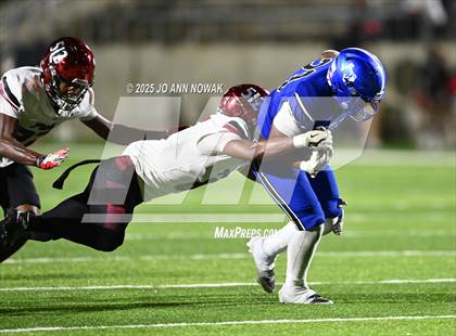 Thumbnail 3 in Weiss vs. Barbers Hill (UIL 5A D1 Football Regional Semifinal) photogallery.