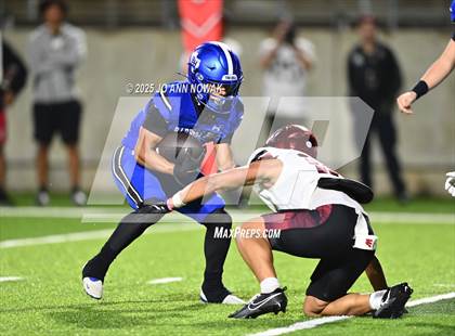 Thumbnail 1 in Weiss vs. Barbers Hill (UIL 5A D1 Football Regional Semifinal) photogallery.