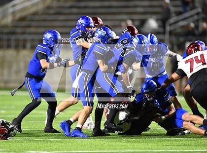 Thumbnail 2 in Weiss vs. Barbers Hill (UIL 5A D1 Football Regional Semifinal) photogallery.