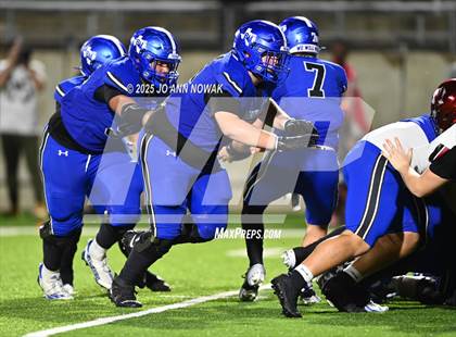 Thumbnail 1 in Weiss vs. Barbers Hill (UIL 5A D1 Football Regional Semifinal) photogallery.