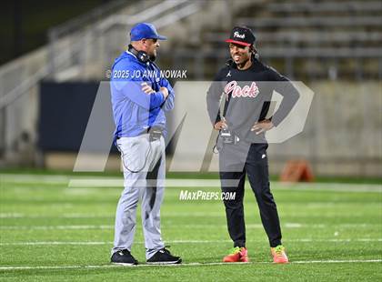 Thumbnail 2 in Weiss vs. Barbers Hill (UIL 5A D1 Football Regional Semifinal) photogallery.