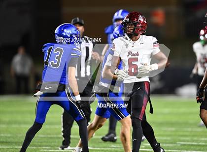 Thumbnail 2 in Weiss vs. Barbers Hill (UIL 5A D1 Football Regional Semifinal) photogallery.