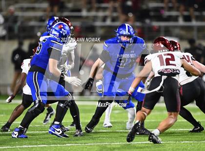 Thumbnail 2 in Weiss vs. Barbers Hill (UIL 5A D1 Football Regional Semifinal) photogallery.