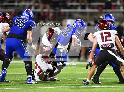 Thumbnail 3 in Weiss vs. Barbers Hill (UIL 5A D1 Football Regional Semifinal) photogallery.