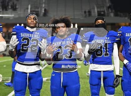 Thumbnail 1 in Weiss vs. Barbers Hill (UIL 5A D1 Football Regional Semifinal) photogallery.