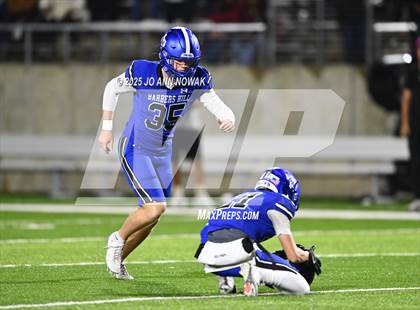 Thumbnail 2 in Weiss vs. Barbers Hill (UIL 5A D1 Football Regional Semifinal) photogallery.