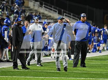Thumbnail 3 in Weiss vs. Barbers Hill (UIL 5A D1 Football Regional Semifinal) photogallery.