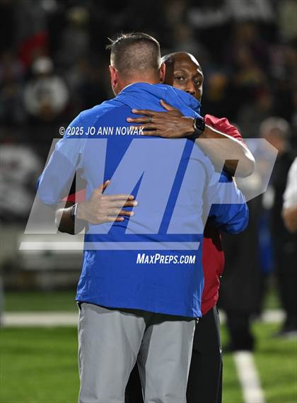 Thumbnail 3 in Weiss vs. Barbers Hill (UIL 5A D1 Football Regional Semifinal) photogallery.
