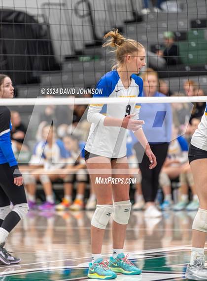 Thumbnail 3 in Rampart vs. Rangeview (CHSAA 5A Region 5) photogallery.