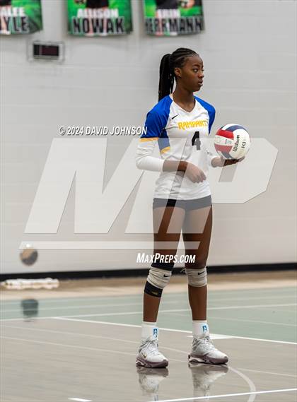 Thumbnail 3 in Rampart vs. Rangeview (CHSAA 5A Region 5) photogallery.