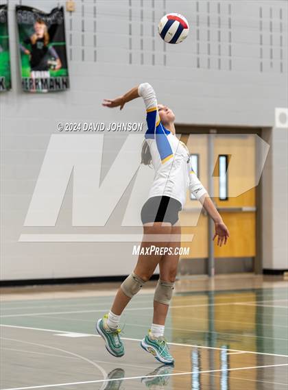 Thumbnail 3 in Rampart vs. Rangeview (CHSAA 5A Region 5) photogallery.