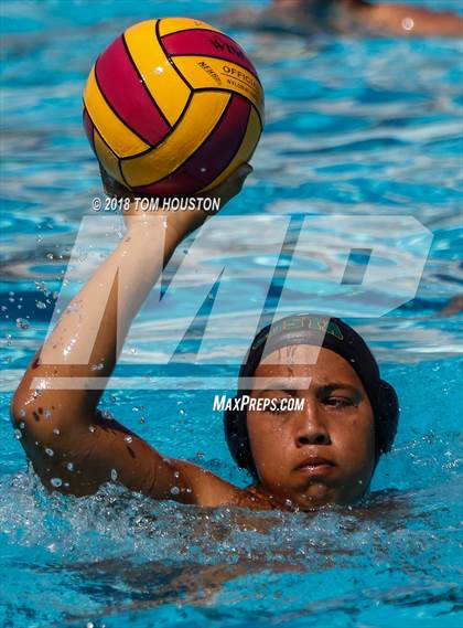 Thumbnail 3 in Mira Costa vs Agoura (D2 Showcase) photogallery.