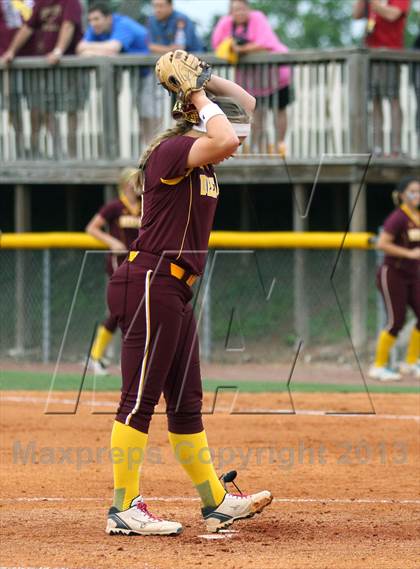 Thumbnail 3 in Deer Park vs Brazoswood (UIL 5A Regional Playoff) photogallery.