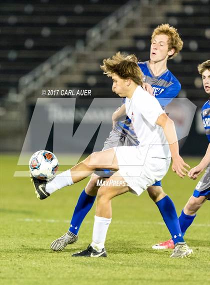 Thumbnail 3 in Denver East vs. Broomfield (CHSAA 5A Final) photogallery.