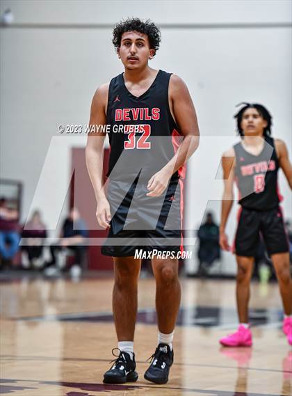 Thumbnail 2 in Jefferson vs. Chapel Hill (Holiday Hoops Classic) photogallery.