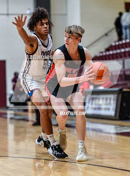 Thumbnail 3 in Jefferson vs. Chapel Hill (Holiday Hoops Classic) photogallery.