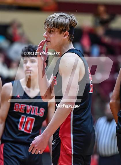 Thumbnail 3 in Jefferson vs. Chapel Hill (Holiday Hoops Classic) photogallery.