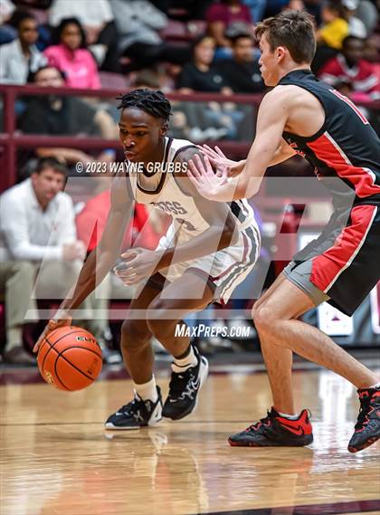 Thumbnail 3 in Jefferson vs. Chapel Hill (Holiday Hoops Classic) photogallery.
